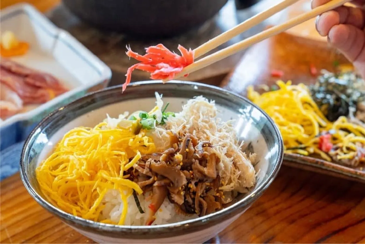 奄美の代表的な郷土料理「鶏飯（けいはん）」