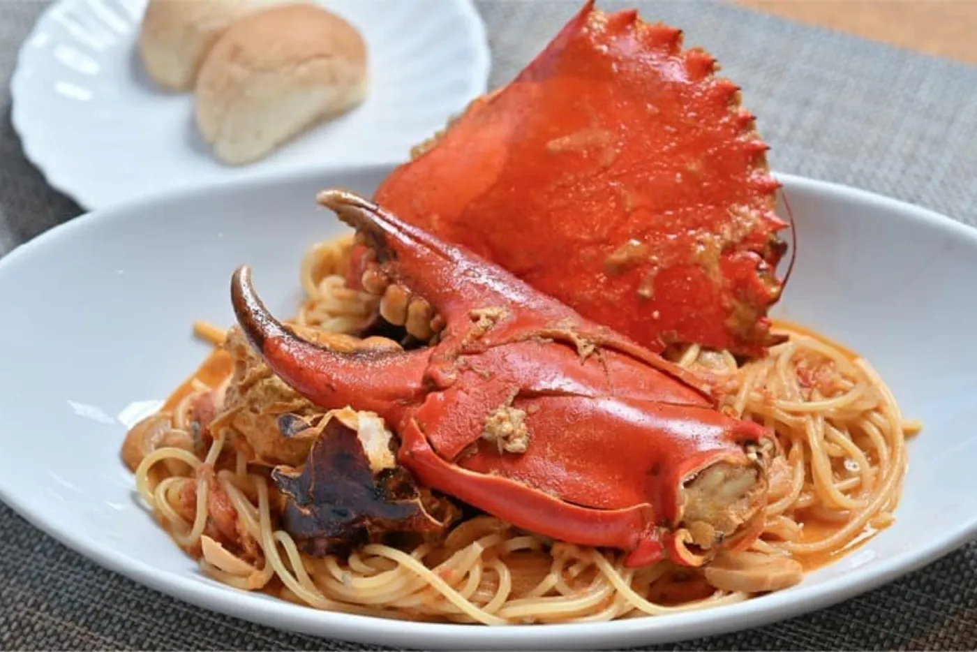 ガザミ（ノコギリガザミ）を贅沢に使った濃厚トマトクリームパスタ